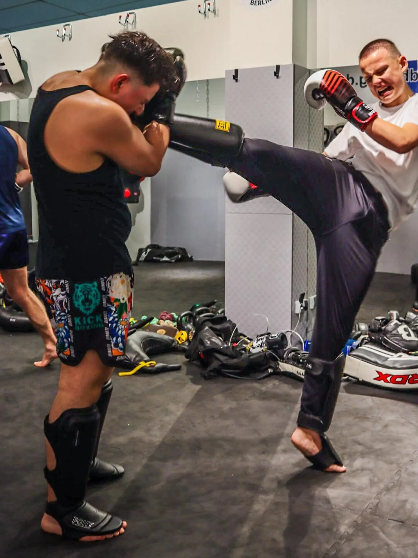 High Kick – Kopfhöhe Schlag