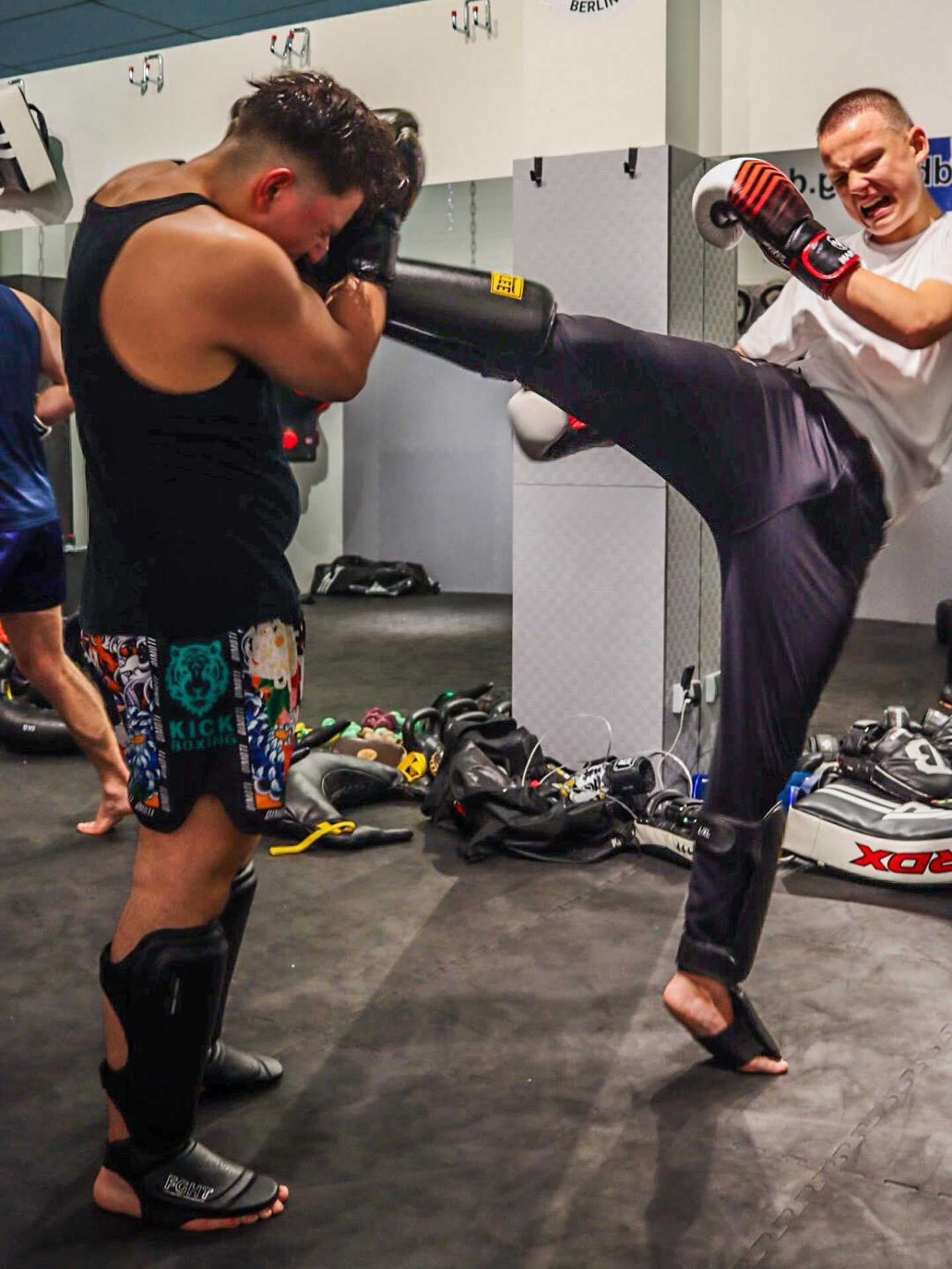 High Kick – Kopfhöhe Schlag